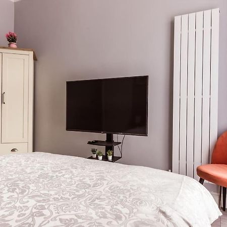 4 Bedroom House, 2 Min Walk From Station London Exterior foto