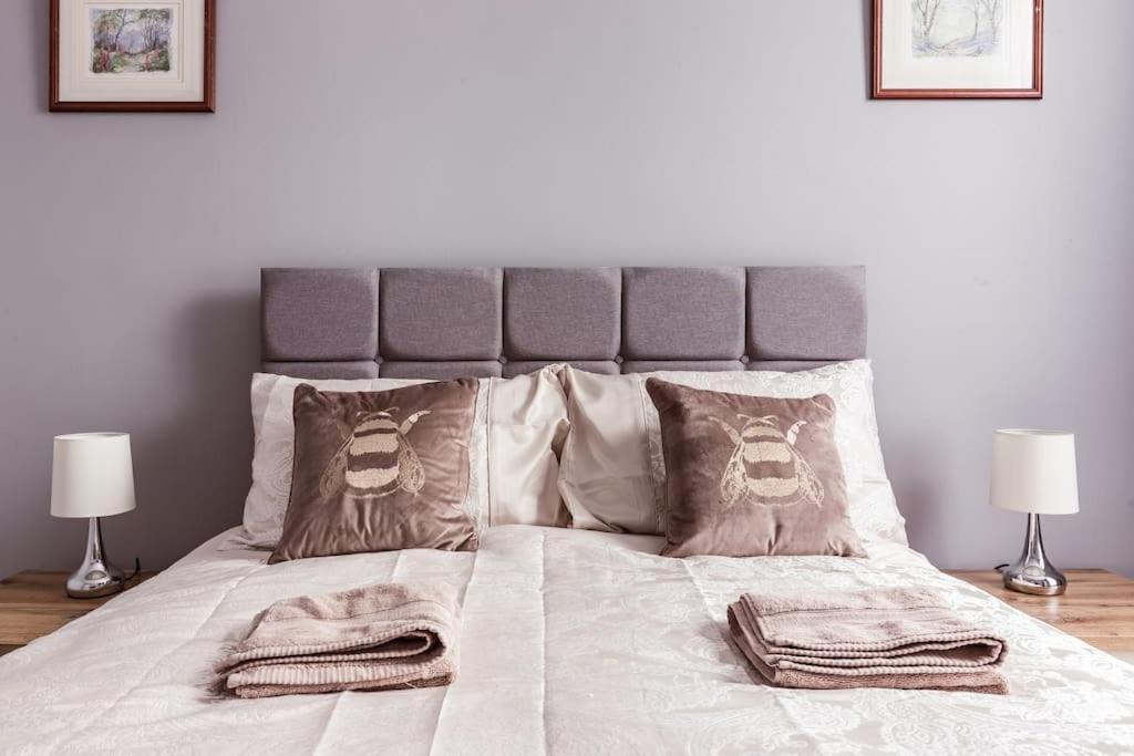 4 Bedroom House, 2 Min Walk From Station London Exterior foto