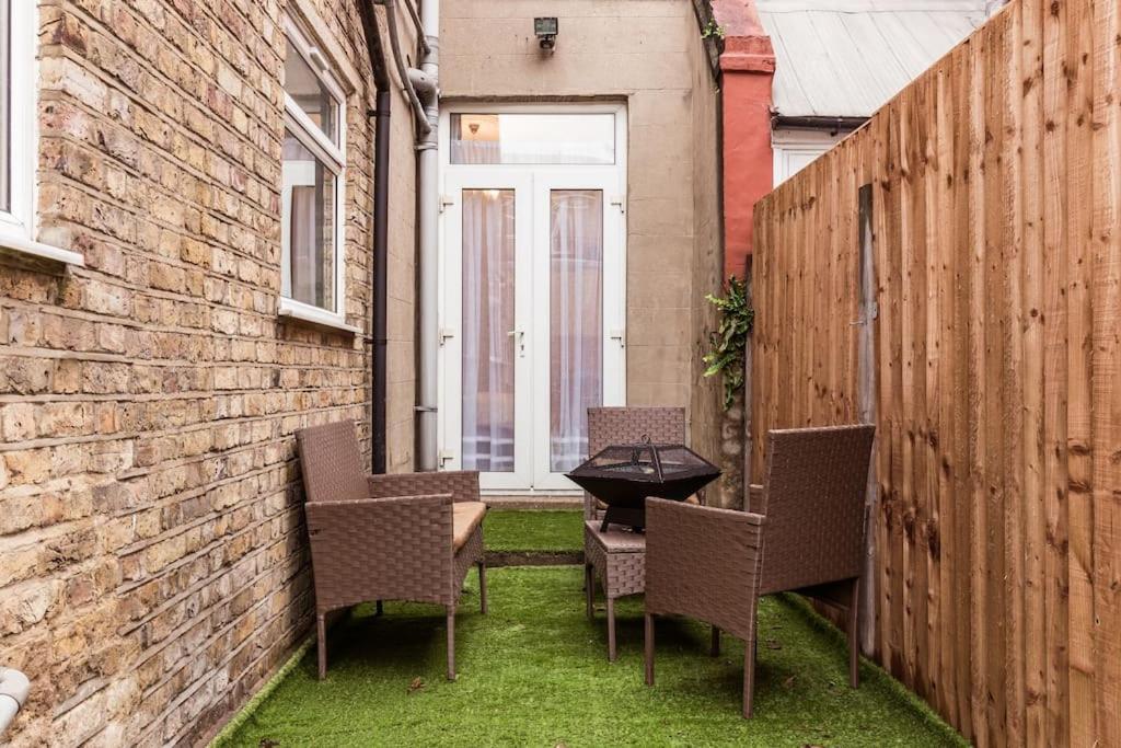 4 Bedroom House, 2 Min Walk From Station London Exterior foto