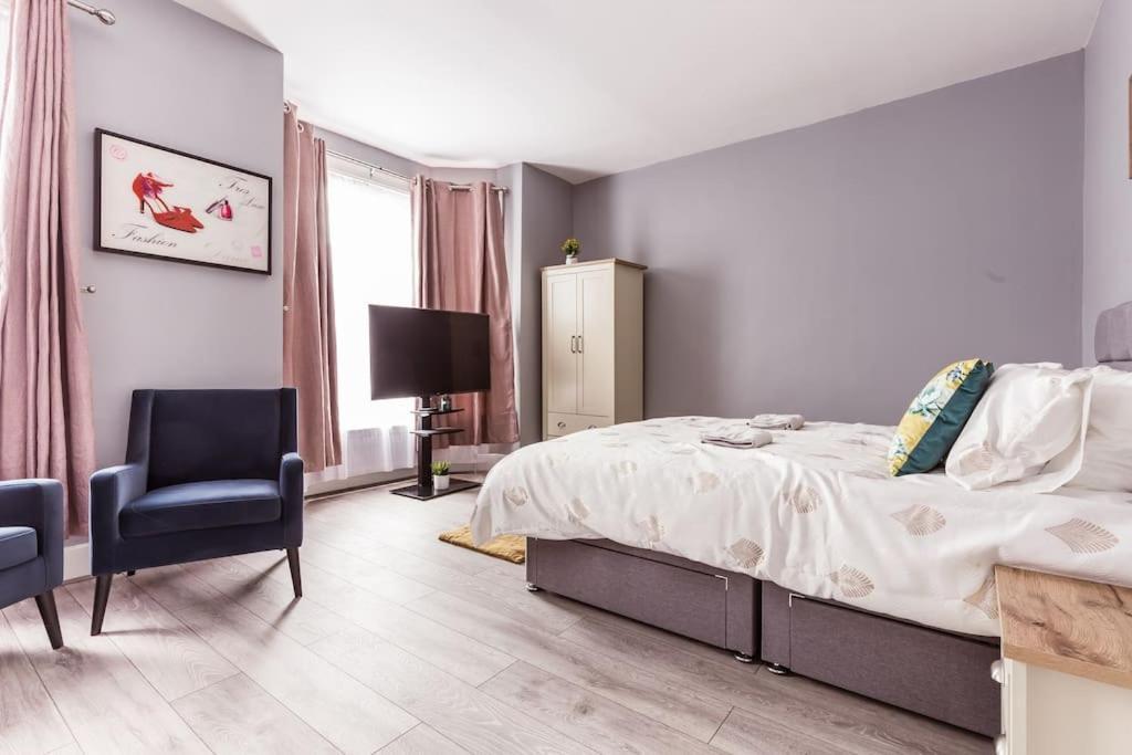 4 Bedroom House, 2 Min Walk From Station London Exterior foto