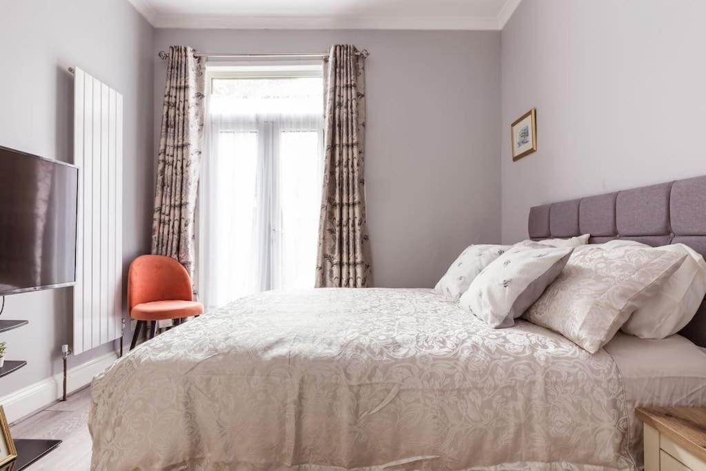 4 Bedroom House, 2 Min Walk From Station London Exterior foto