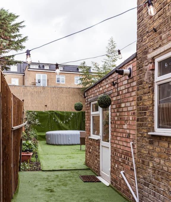 4 Bedroom House, 2 Min Walk From Station London Exterior foto