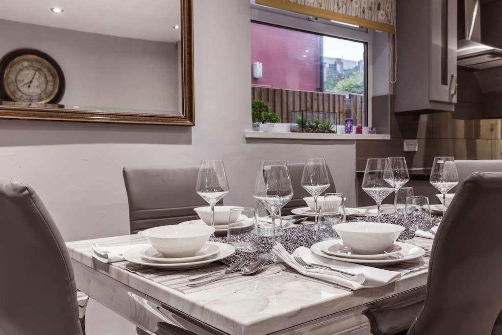 4 Bedroom House, 2 Min Walk From Station London Exterior foto
