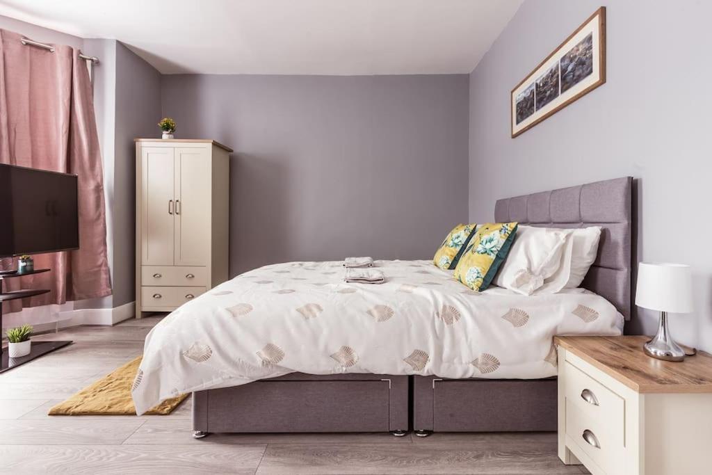 4 Bedroom House, 2 Min Walk From Station London Exterior foto