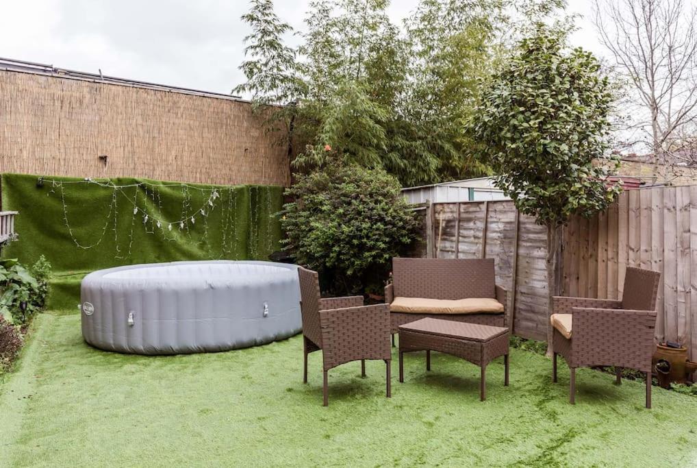 4 Bedroom House, 2 Min Walk From Station London Exterior foto